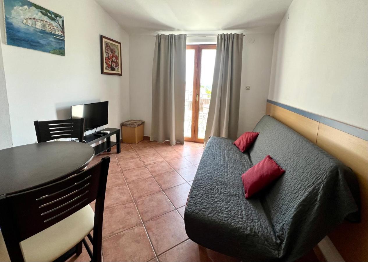 Linc Rooms & Apartments Banjole Exterior foto